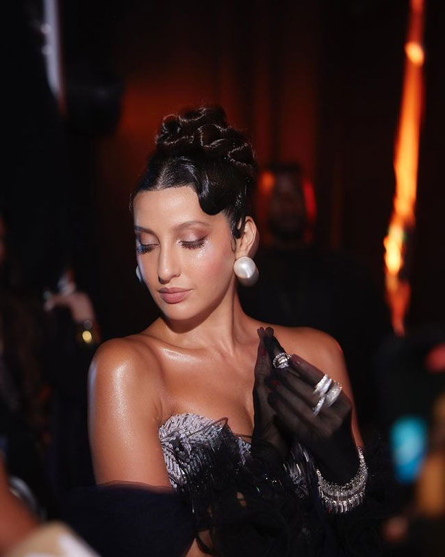 Captivating Looks Of Nora Fatehi In Colorful Outfit